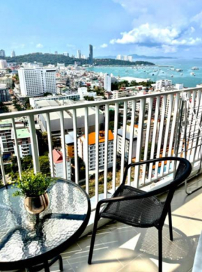 The BASE Central PATTAYA Long Balcony King-Bed with Infinity Pool & Free Netflix